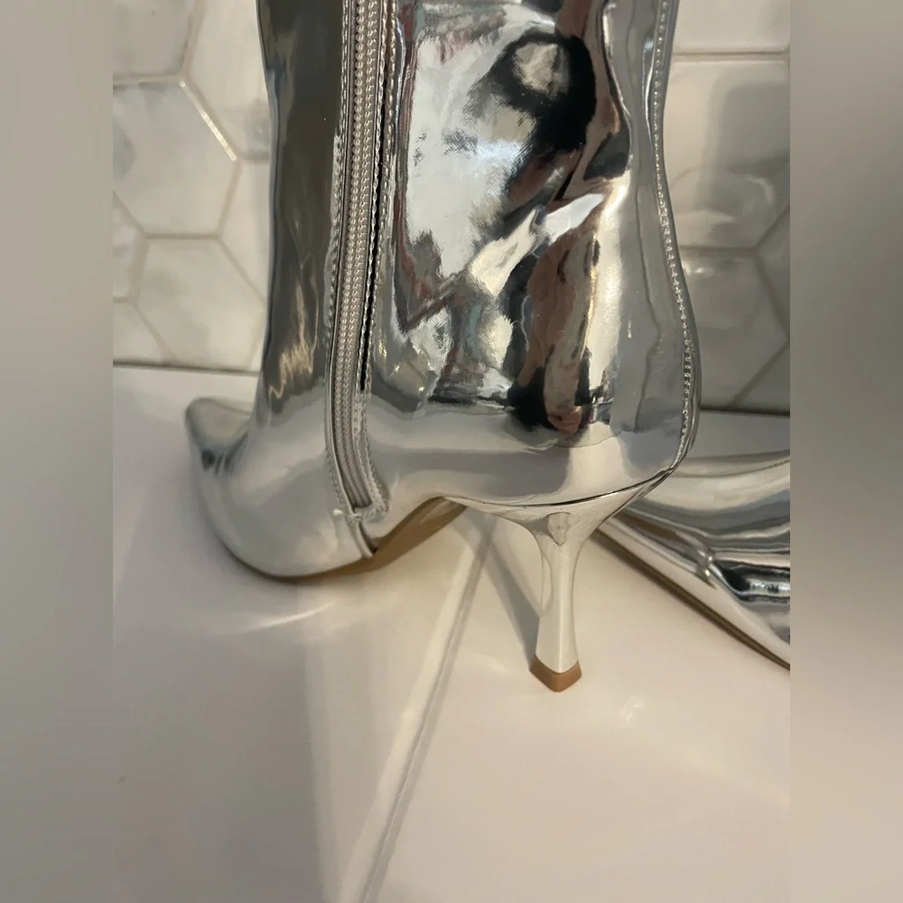 Wild Diva Lounge Silver Metallic Pointed Toe Bootie Size 7 M ‘Sultry’ Ankle High
